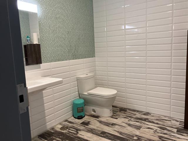 More Photos Of 2092 Concourse Dr, San Jose General Retail For Lease