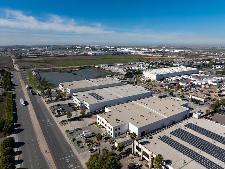 More Photos Of 8594 Siempre Viva Rd, San Diego Manufacturing For Lease