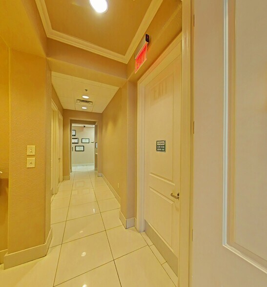 More Photos Of 1314 E Sonterra Blvd, San Antonio Office For Sale