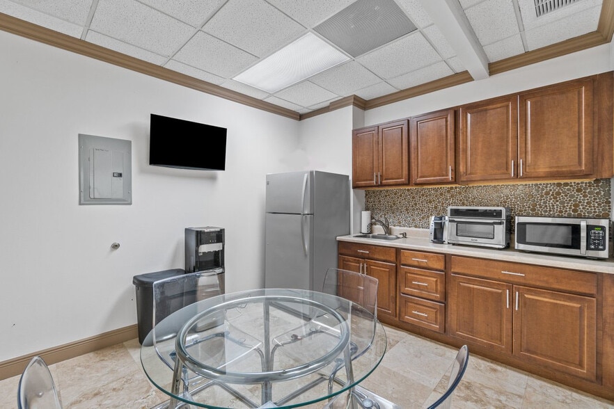 More Photos Of 3333 W Commercial Blvd, Fort Lauderdale Medical For Sale