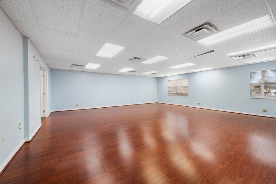 More Photos Of 255 Commercial Blvd, Lauderdale By The Sea Storefront Retail Office For Lease