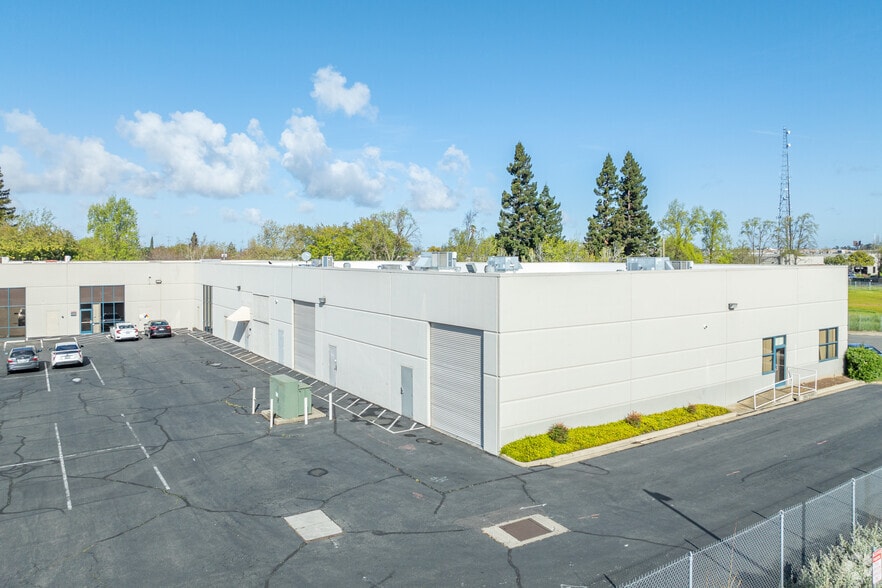 More Photos Of 3651 Business Dr, Sacramento Flex For Lease