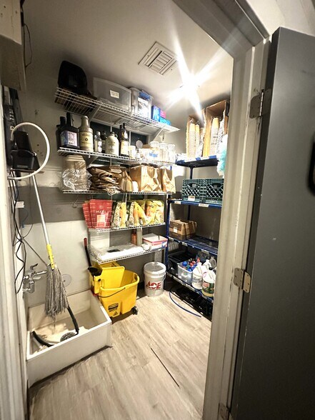 More Photos Of 625 N 7th St, Phoenix Storefront For Lease