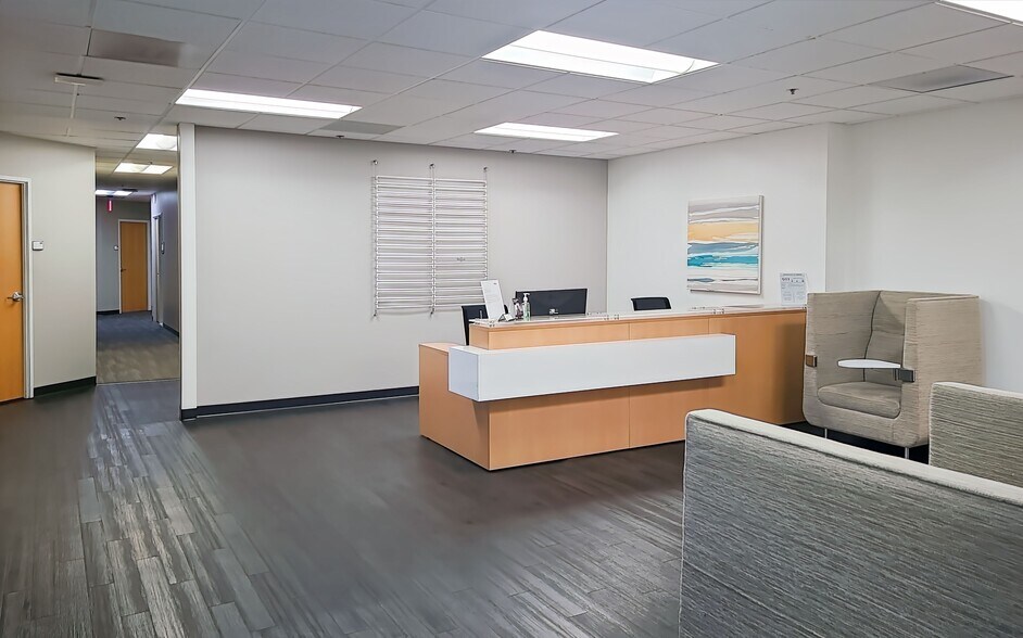 More Photos Of 2131 Palomar Airport Rd, Carlsbad Coworking Space