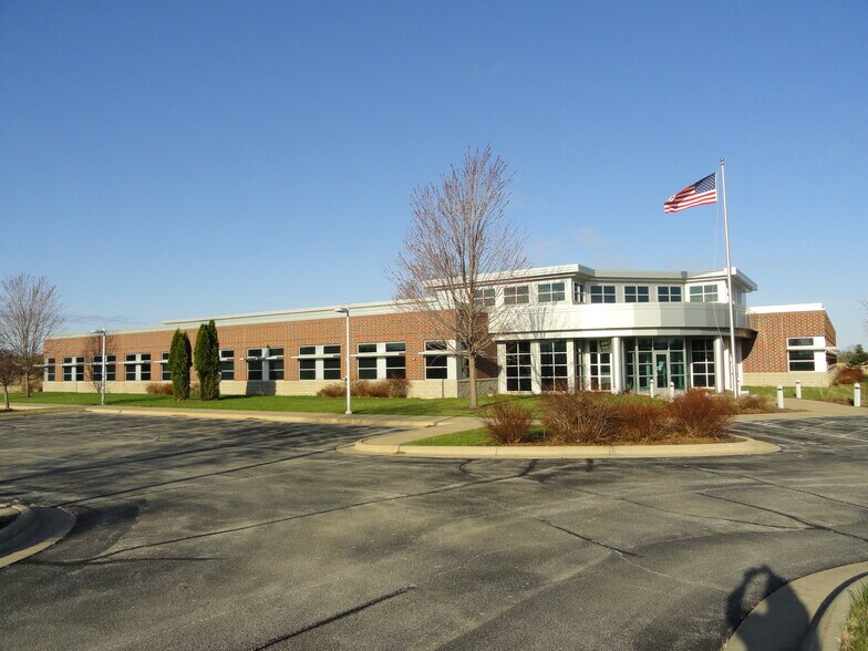 More Photos Of 2571 S Hemlock Rd, Green Bay Office For Sale