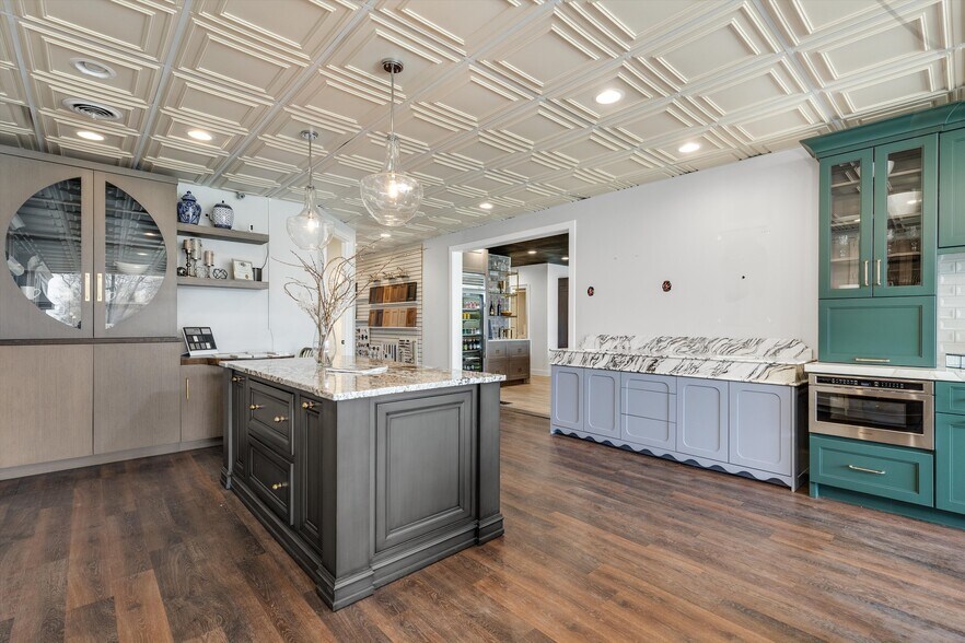 More Photos Of 20485-20489 Mack Ave, Grosse Pointe Woods Storefront For Sale