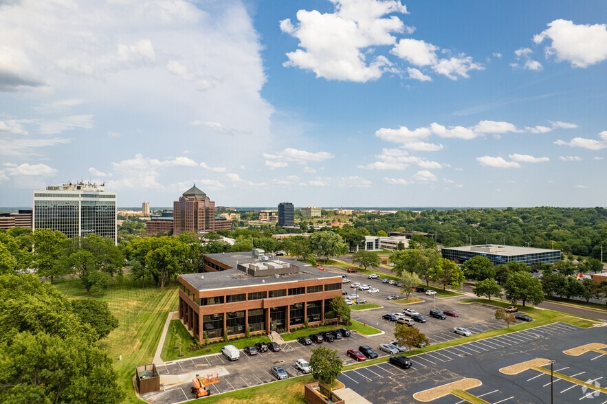 More Photos Of 7300 College Blvd, Overland Park Unknown For Lease