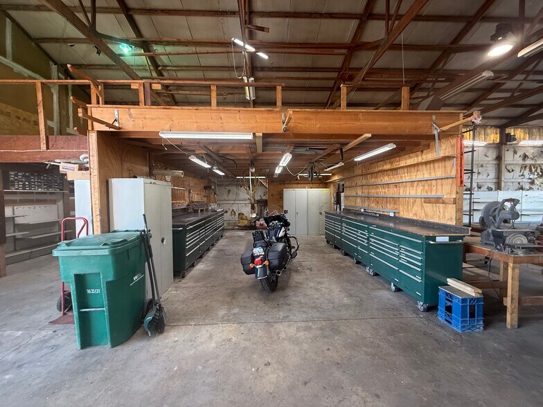 More Photos Of 25514 N Il Route 83, Long Grove Auto Dealership For Lease