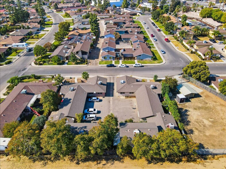 More Photos Of 1912 Hasti Acres Dr, Bakersfield Multifamily For Sale