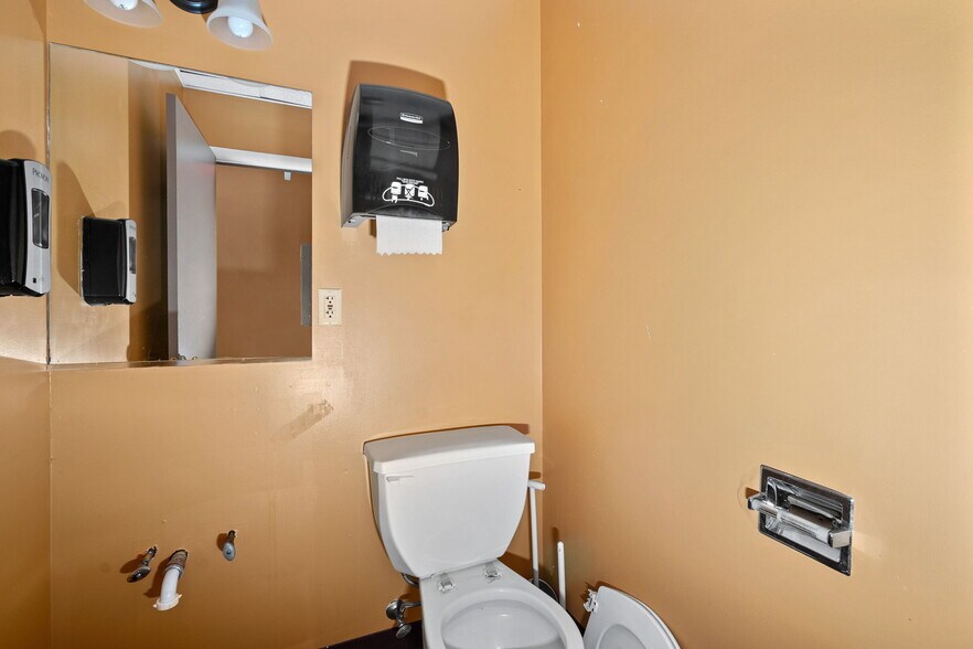 More Photos Of 4 Corwin Ct, Newburgh Medical For Sale