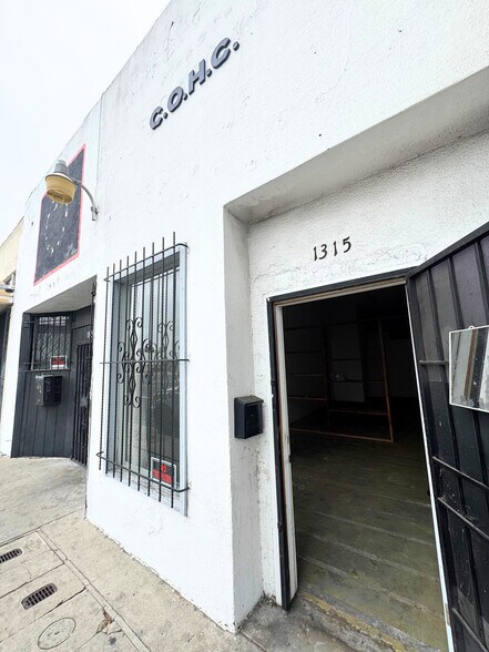 More Photos Of 1331 E Compton Blvd, Compton Storefront For Lease