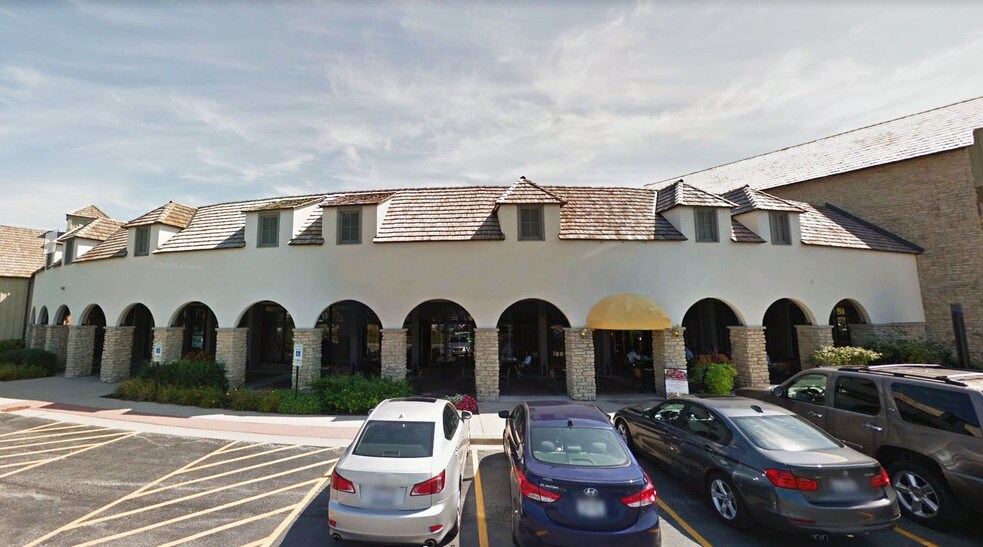 More Photos Of 2501-2585 Waukegan Rd, Bannockburn Unknown For Lease