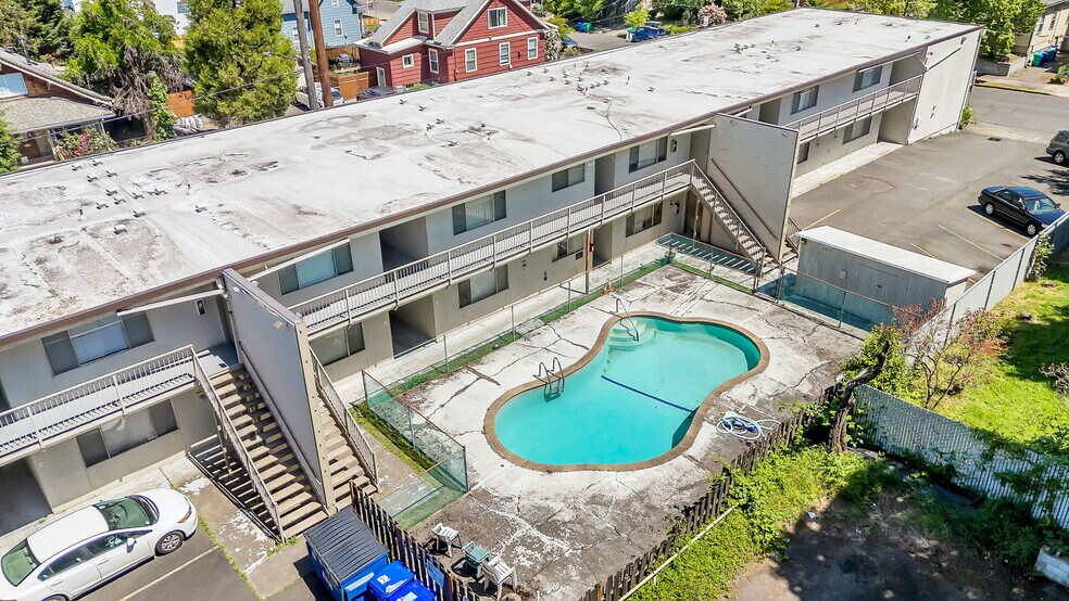 More Photos Of 7606-7720 E Burnside St, Portland Apartments For Sale