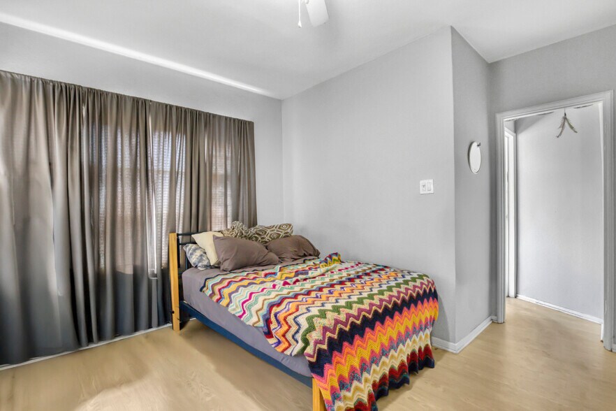 More Photos Of 1276 N Sweetzer Ave, West Hollywood Apartments For Sale