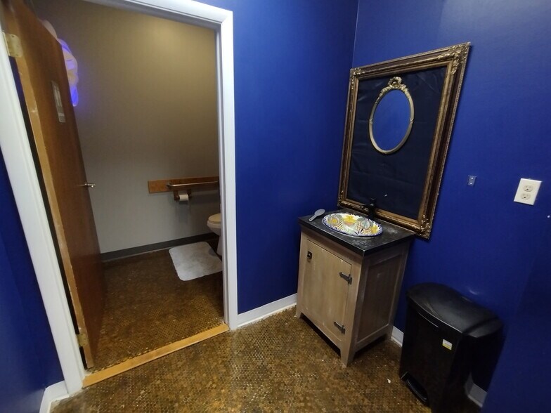 More Photos Of 1667 Crofton Ctr, Crofton Medical For Lease