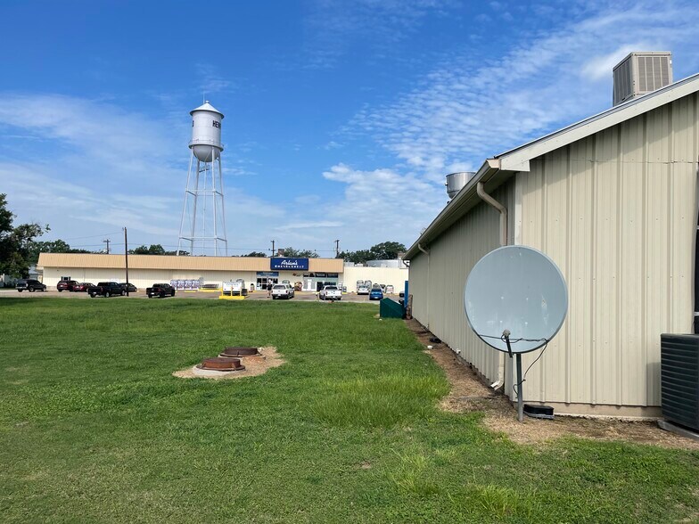 More Photos Of 1006 12th St, Hempstead Restaurant For Lease