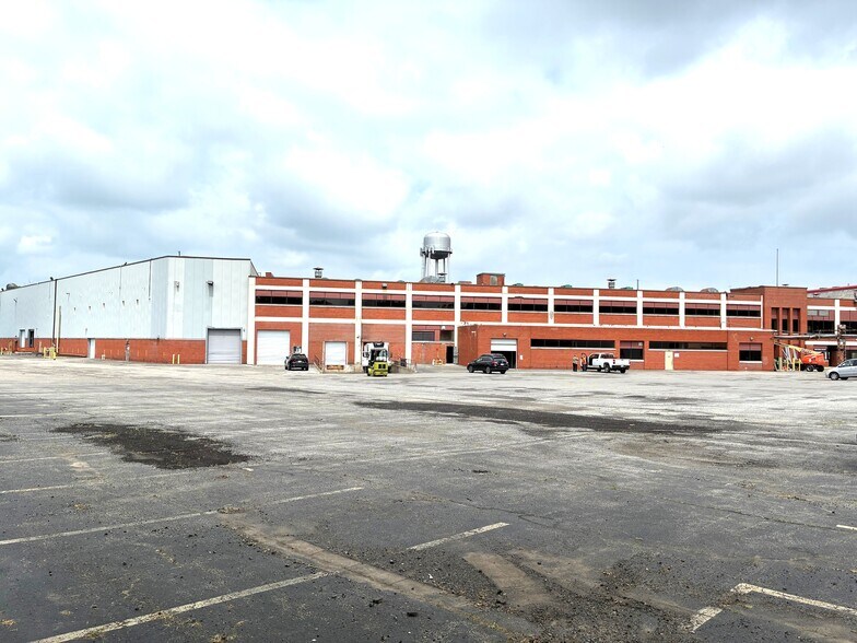 More Photos Of 121 Lincoln Ave, Rochester Manufacturing For Lease