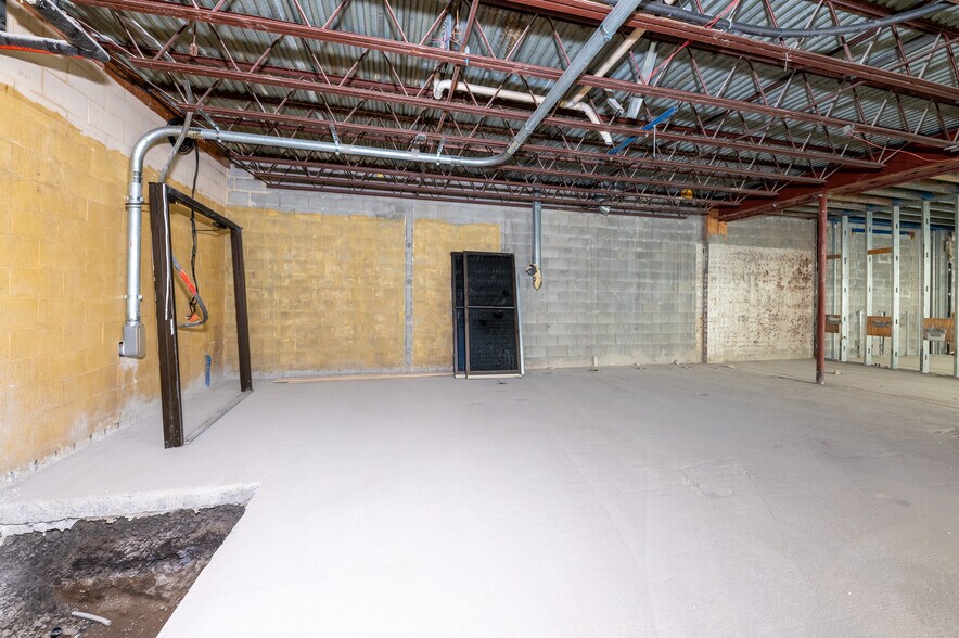 More Photos Of 50 Middletown Loop, White Hall Storefront Retail Office For Lease