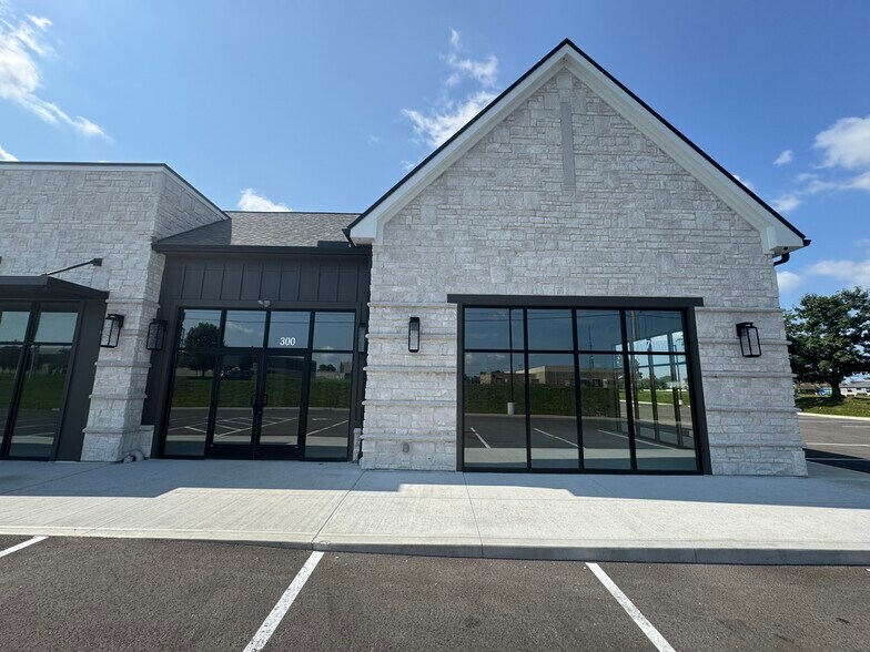 More Photos Of 7953 Highfield Dr, Lewis Center Storefront For Lease
