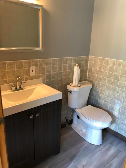 More Photos Of 1038 William Flynn Hwy, Glenshaw Office For Lease