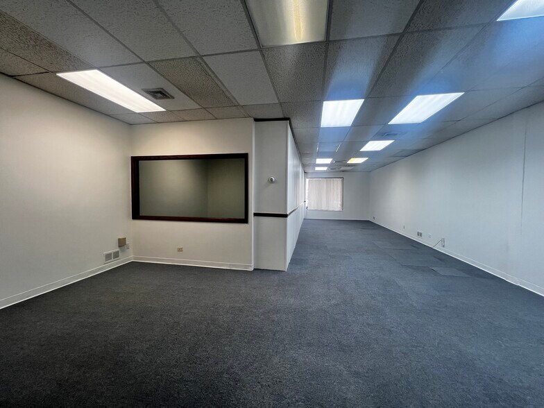 More Photos Of 9957-9959 S Roberts Rd, Palos Hills Medical For Lease