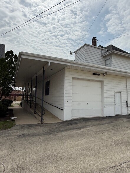 More Photos Of 304 N 5th St, Rockford Specialty For Sale