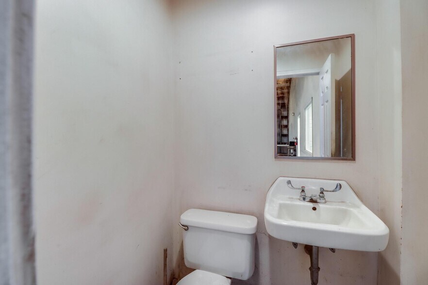 More Photos Of 21051 Coastal Pky, Gulfport Industrial For Sale