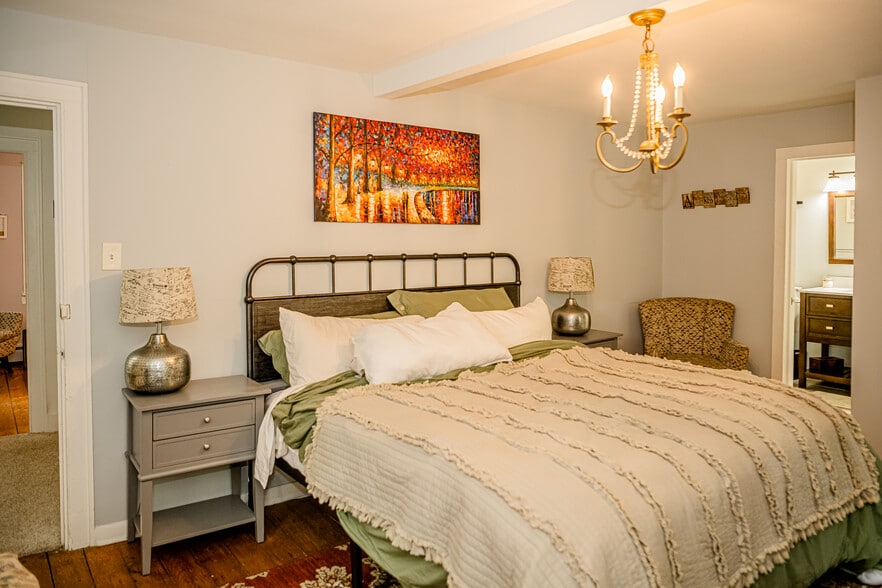 More Photos Of 2735 PA-390, Canadensis Hospitality For Sale