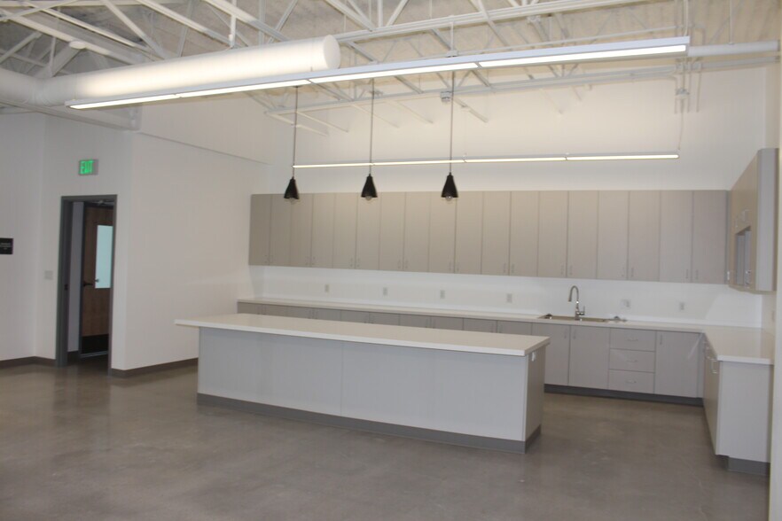 More Photos Of 3070 W Directors Row, Salt Lake City Manufacturing For Lease