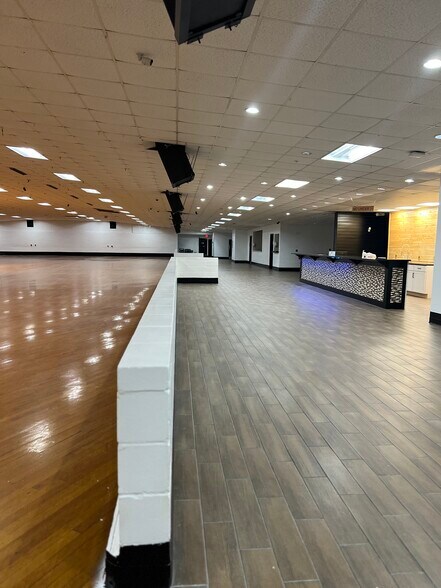 More Photos Of 1150 S Sheridan Rd, Tulsa Sports And Entertainment For Sale