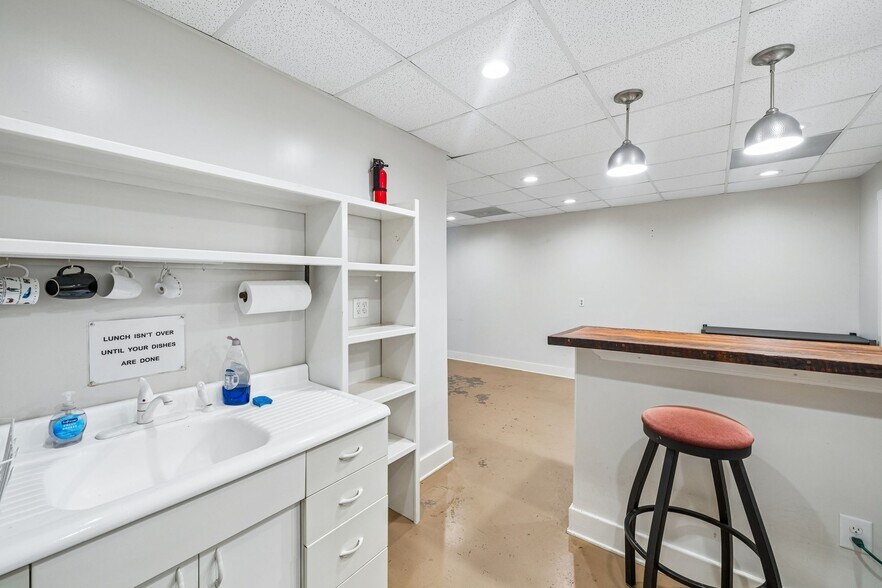 More Photos Of 1719 Signal Point Rd, Charleston Self Storage For Sale