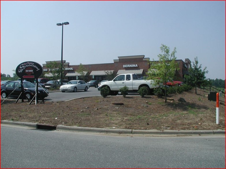 More Photos Of 10001-10011 Weddington Rd, Concord Unknown For Lease