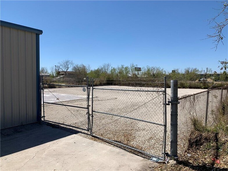 More Photos Of 501 Hereford Rd, Corpus Christi Manufacturing For Sale