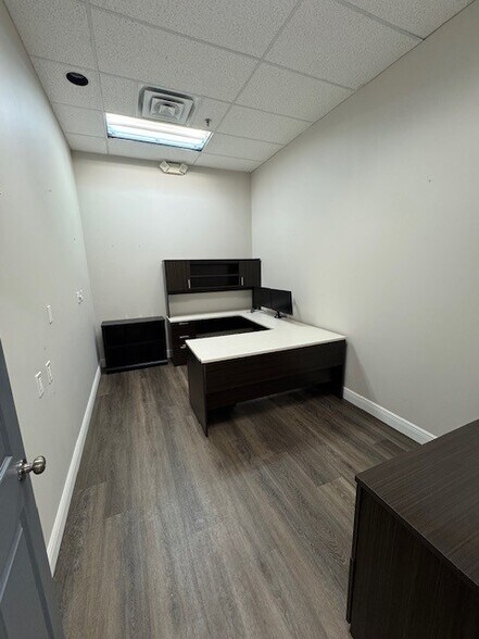 More Photos Of 10581 Ulmerton Rd, Largo Unknown For Lease