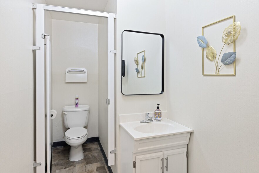 More Photos Of 4011 Railroad Ave, Pittsburg Medical For Sale