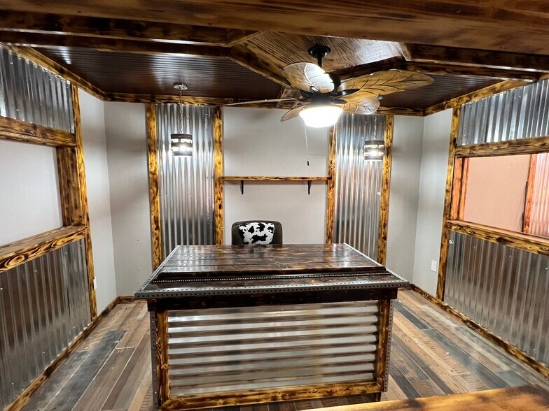 More Photos Of 516-518 S Broadway St, McAllen Office For Sale