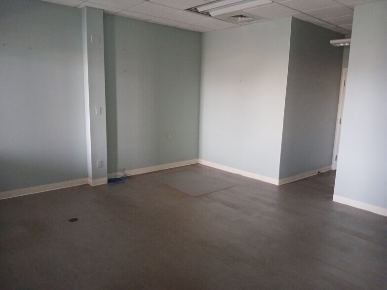 Primary Photo Of 240 Sargent Dr, New Haven Manufacturing For Lease