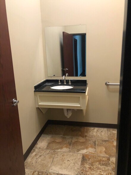 More Photos Of 8222 E 103rd St, Tulsa Unknown For Lease