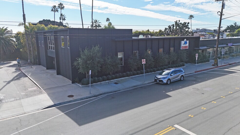 More Photos Of 23676-23712 Malibu Rd, Malibu Office For Lease