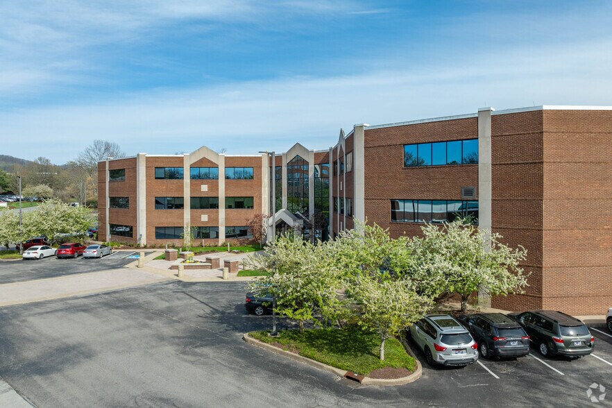 More Photos Of 5409 Maryland Way, Brentwood Office For Lease