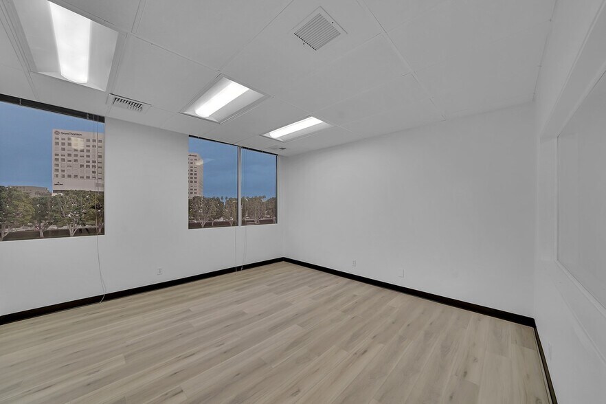 More Photos Of 4667 MacArthur Blvd, Newport Beach Office For Lease