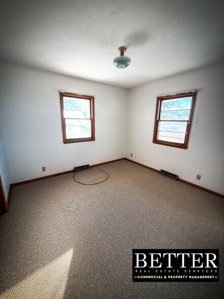More Photos Of 3120 S Lincoln Ave, York Showroom For Sale