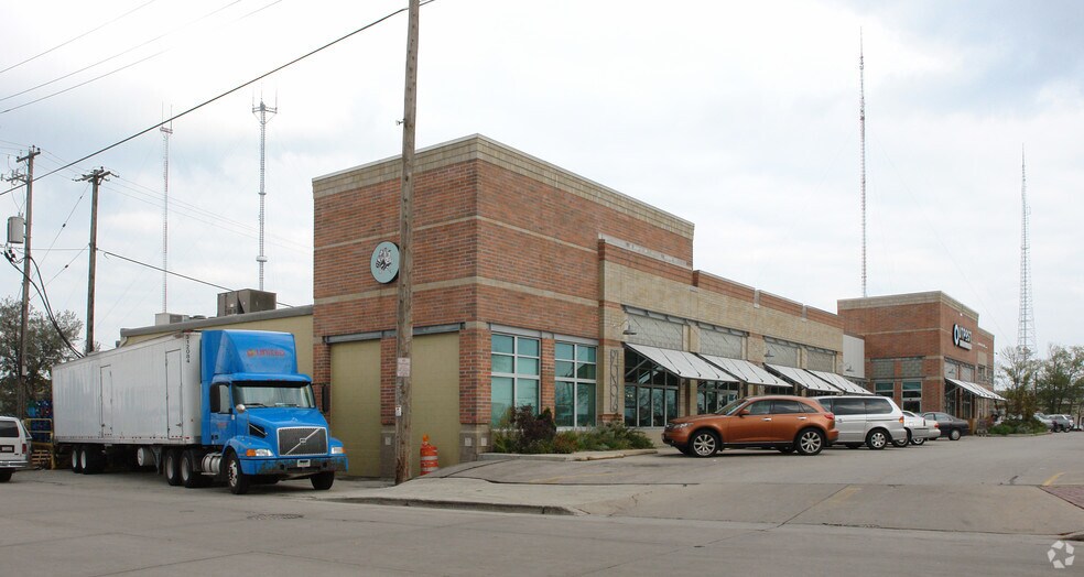 More Photos Of 100-204 E Capitol Dr, Milwaukee General Retail For Lease