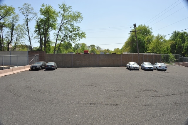 More Photos Of 8100 Mims St, Lorton Distribution For Lease