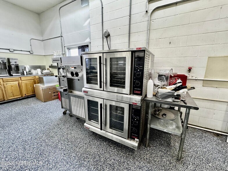 More Photos Of 301 S Defiance St, Stryker Auto Repair For Sale