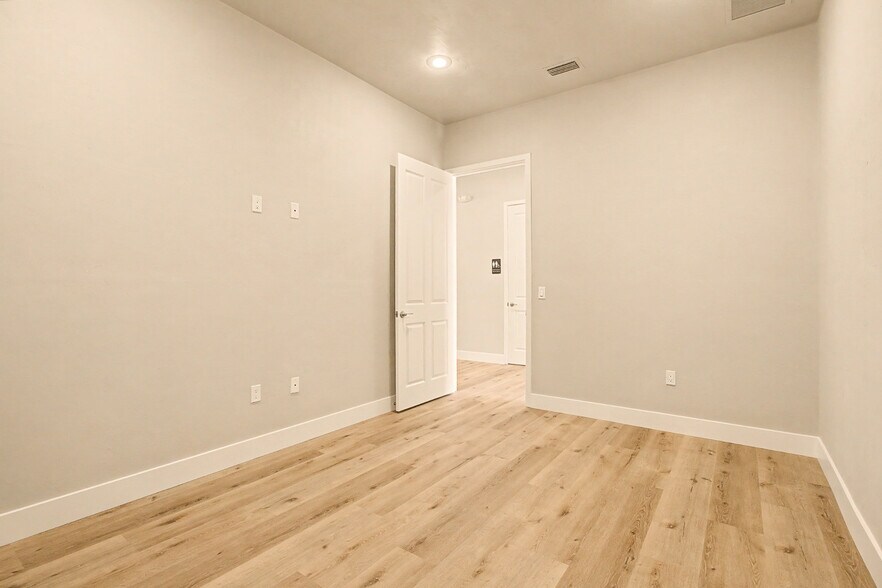 More Photos Of 13598 W Newberry Rd, Newberry Office For Lease