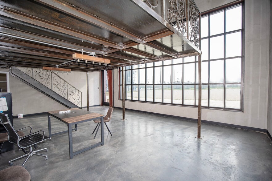 More Photos Of 2219 Brooks St, Houston Warehouse For Sale