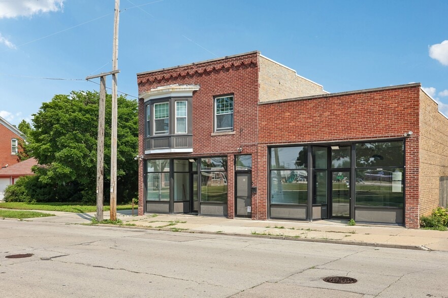 More Photos Of 2710-2712 17th St, Racine Storefront Retail Residential For Sale