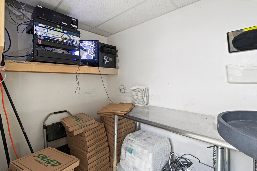 More Photos Of 700 S 5th St, Philadelphia Apartments For Sale
