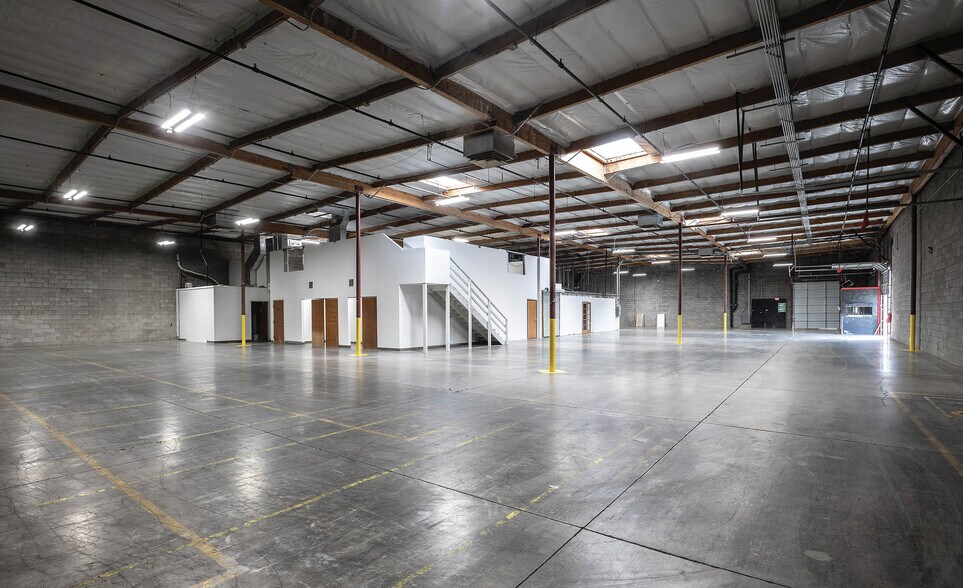 More Photos Of 2727 W Grovers Ave, Phoenix Warehouse For Sale